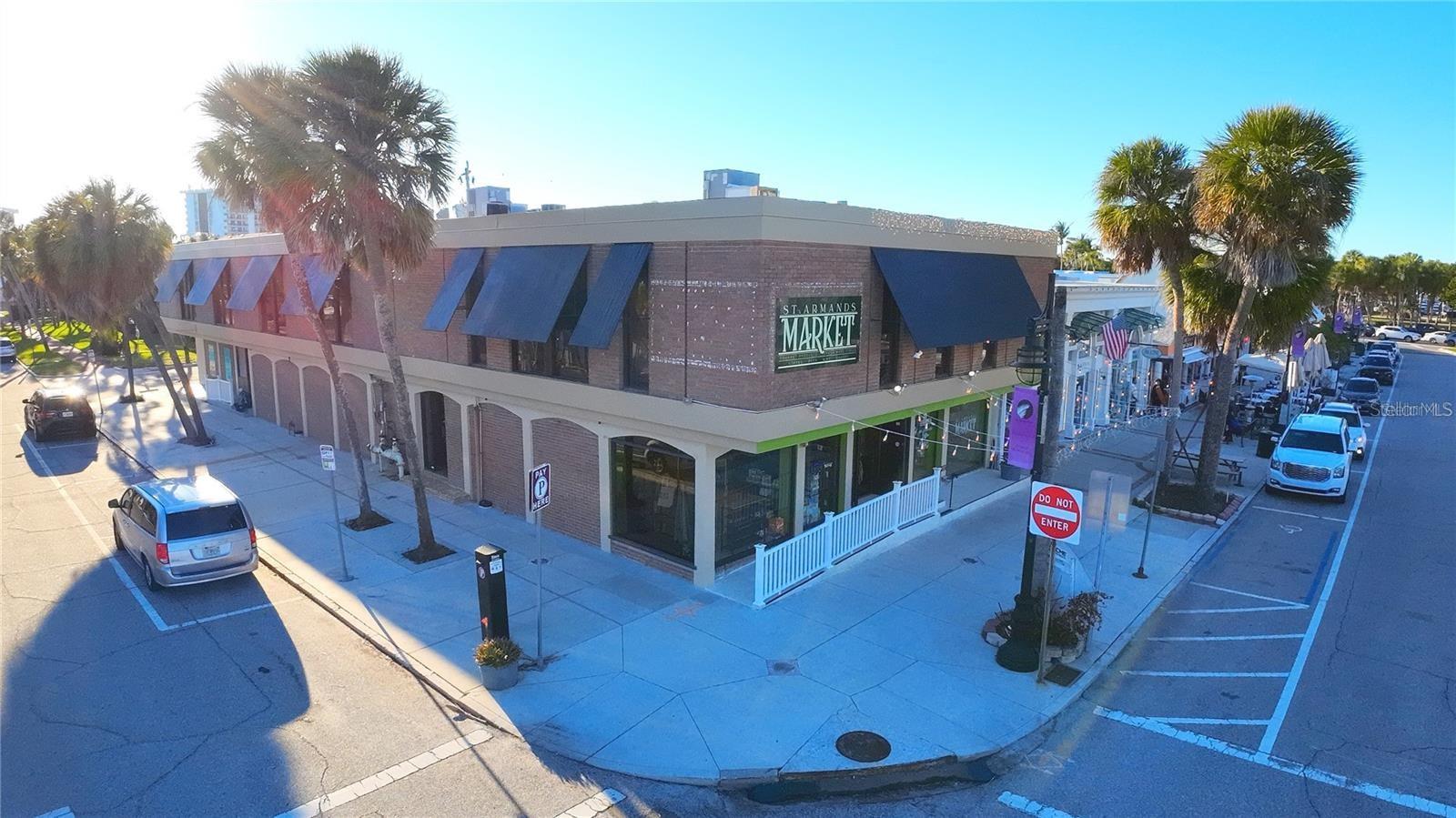 Mixed Use in SARASOTA, FL - Daniel Dourado