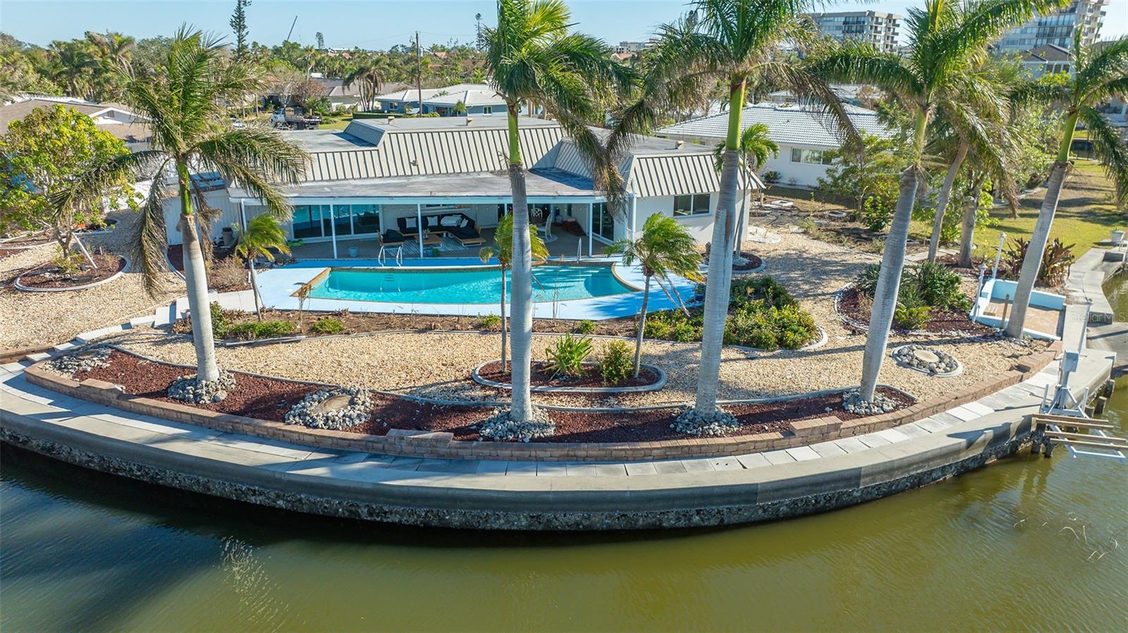 Single Family Residence in SARASOTA, FL - Daniel Dourado