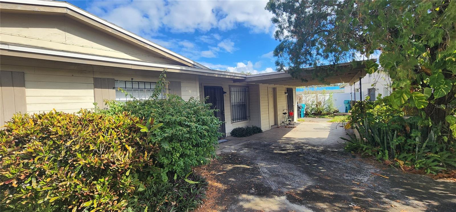 Single Family Residence in ORLANDO, FL - Daniel Dourado