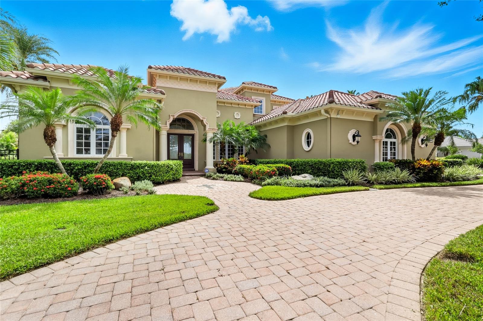 Single Family Residence in SARASOTA, FL - Daniel Dourado