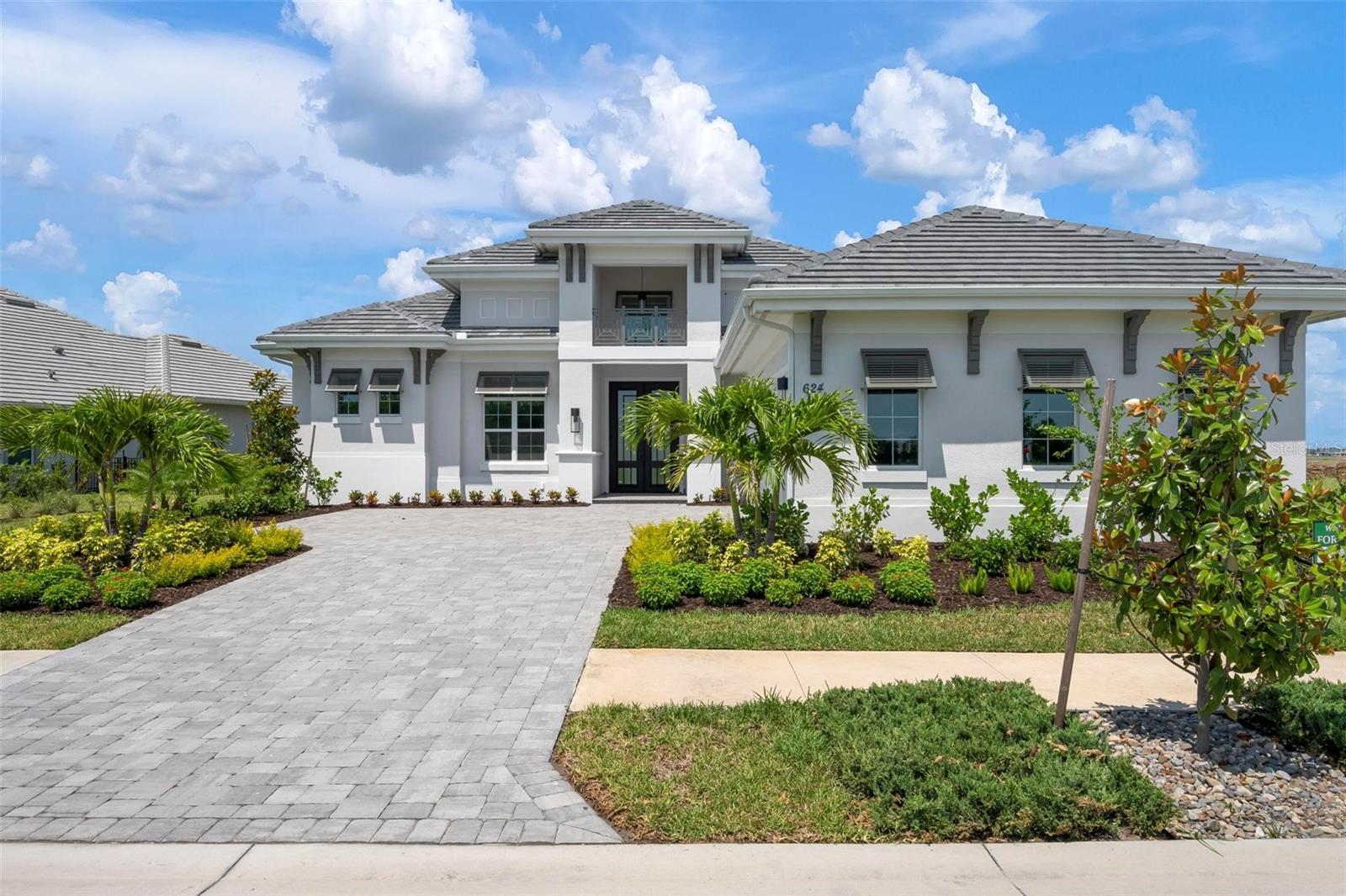 Single Family Residence in SARASOTA, FL - Daniel Dourado