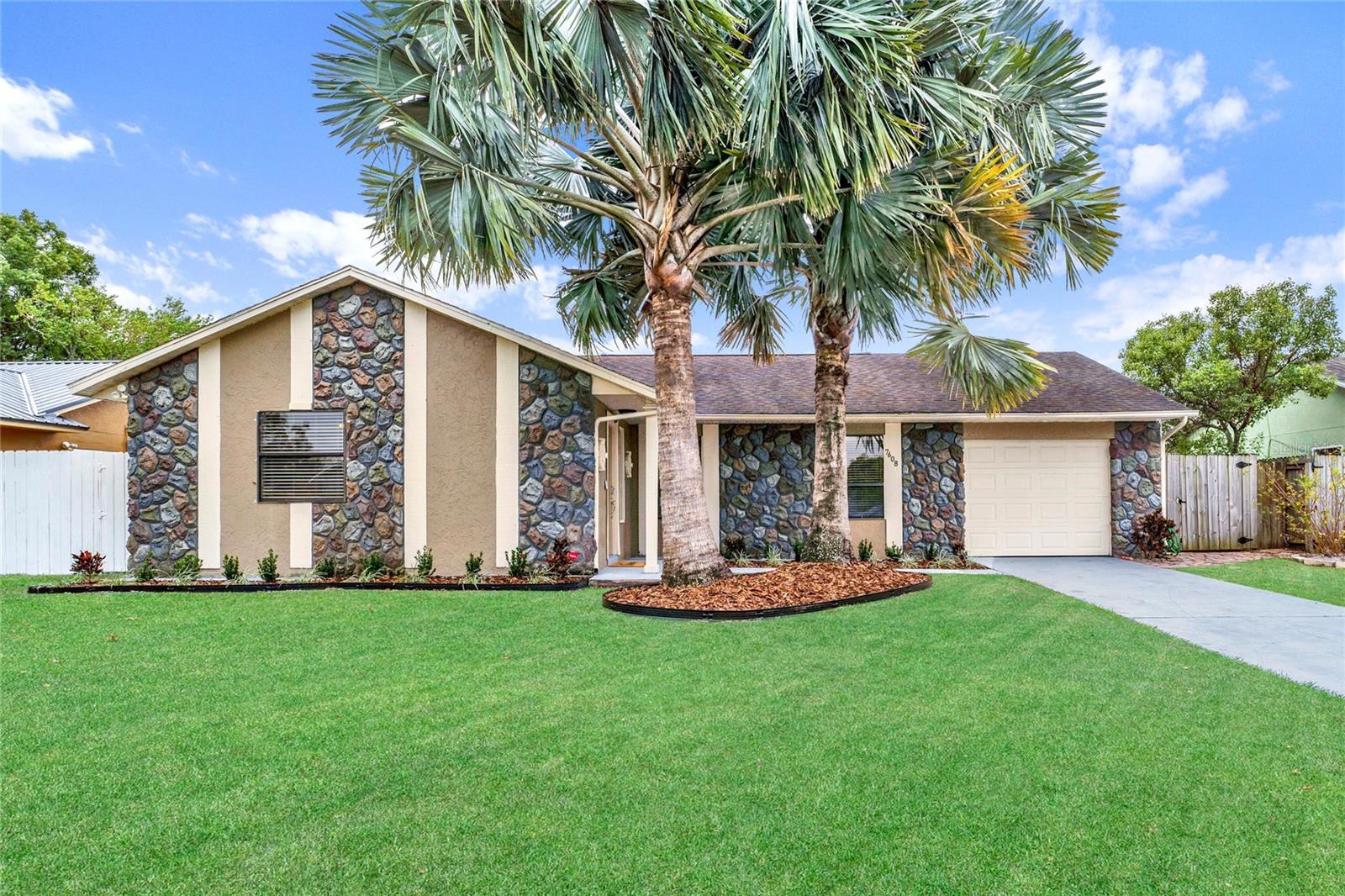 Single Family Residence in ORLANDO, FL - Daniel Dourado