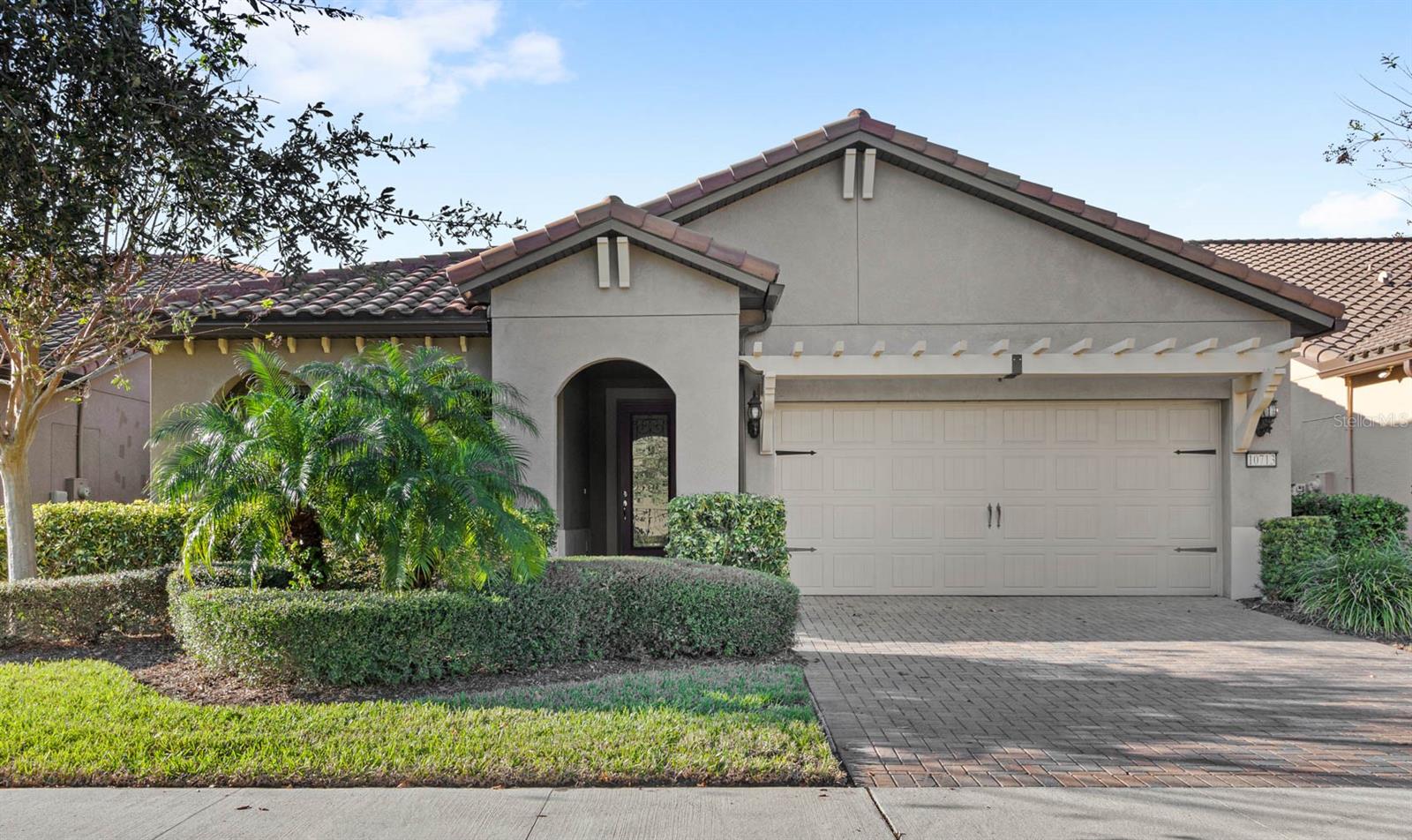 Single Family Residence in ORLANDO, FL - Daniel Dourado