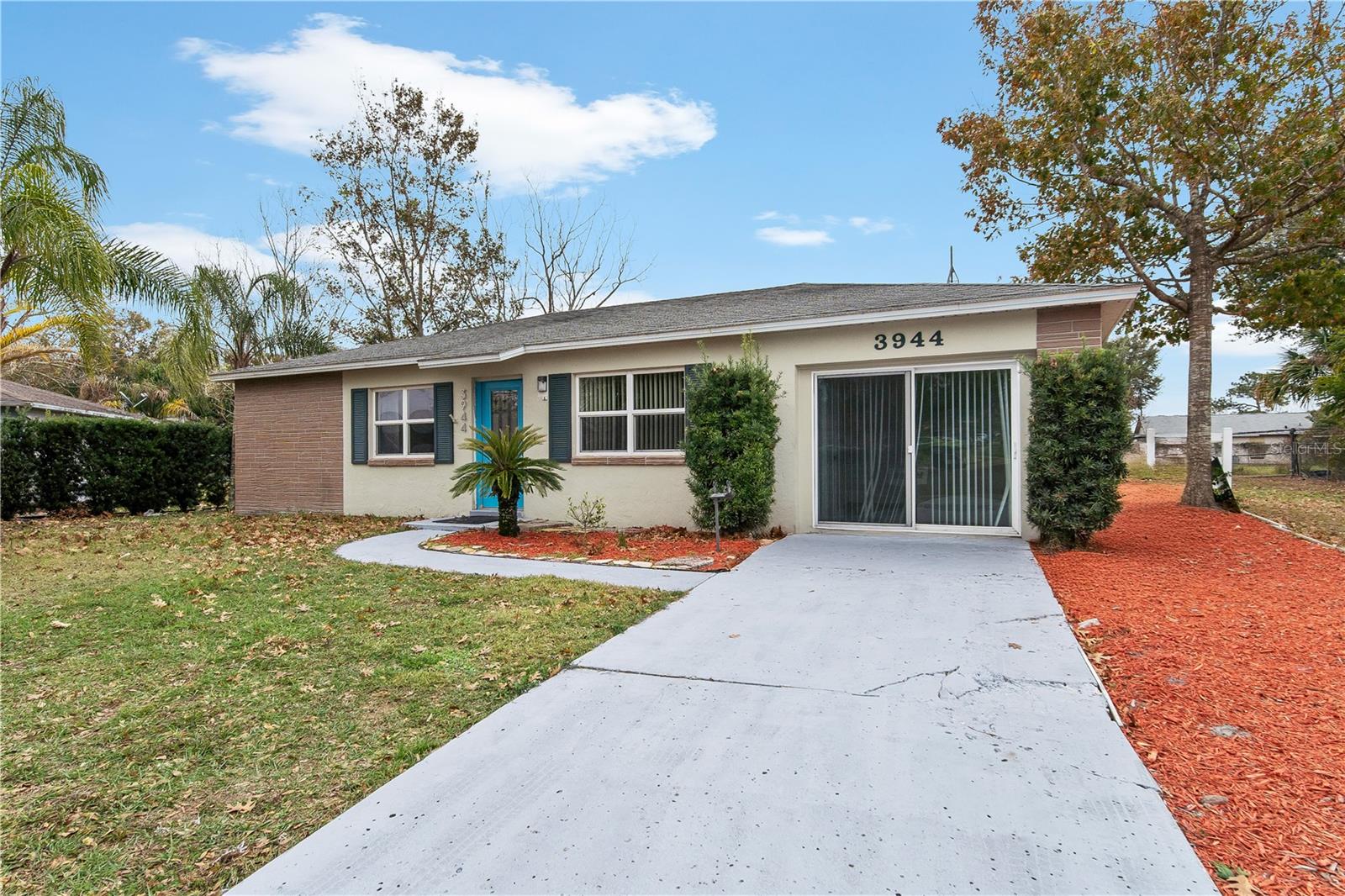 Single Family Residence in ORLANDO, FL - Daniel Dourado