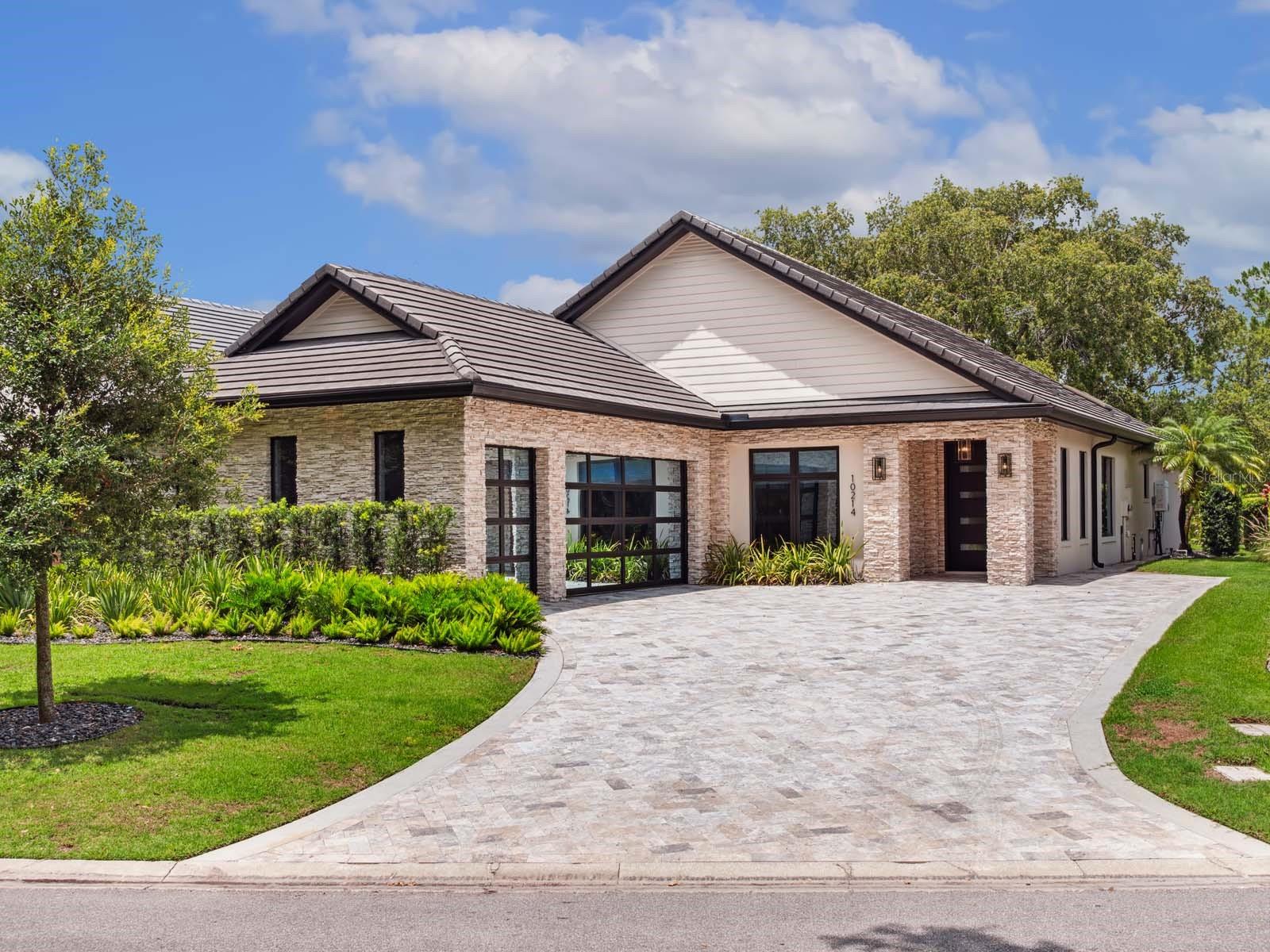 Single Family Residence in ORLANDO, FL - Daniel Dourado