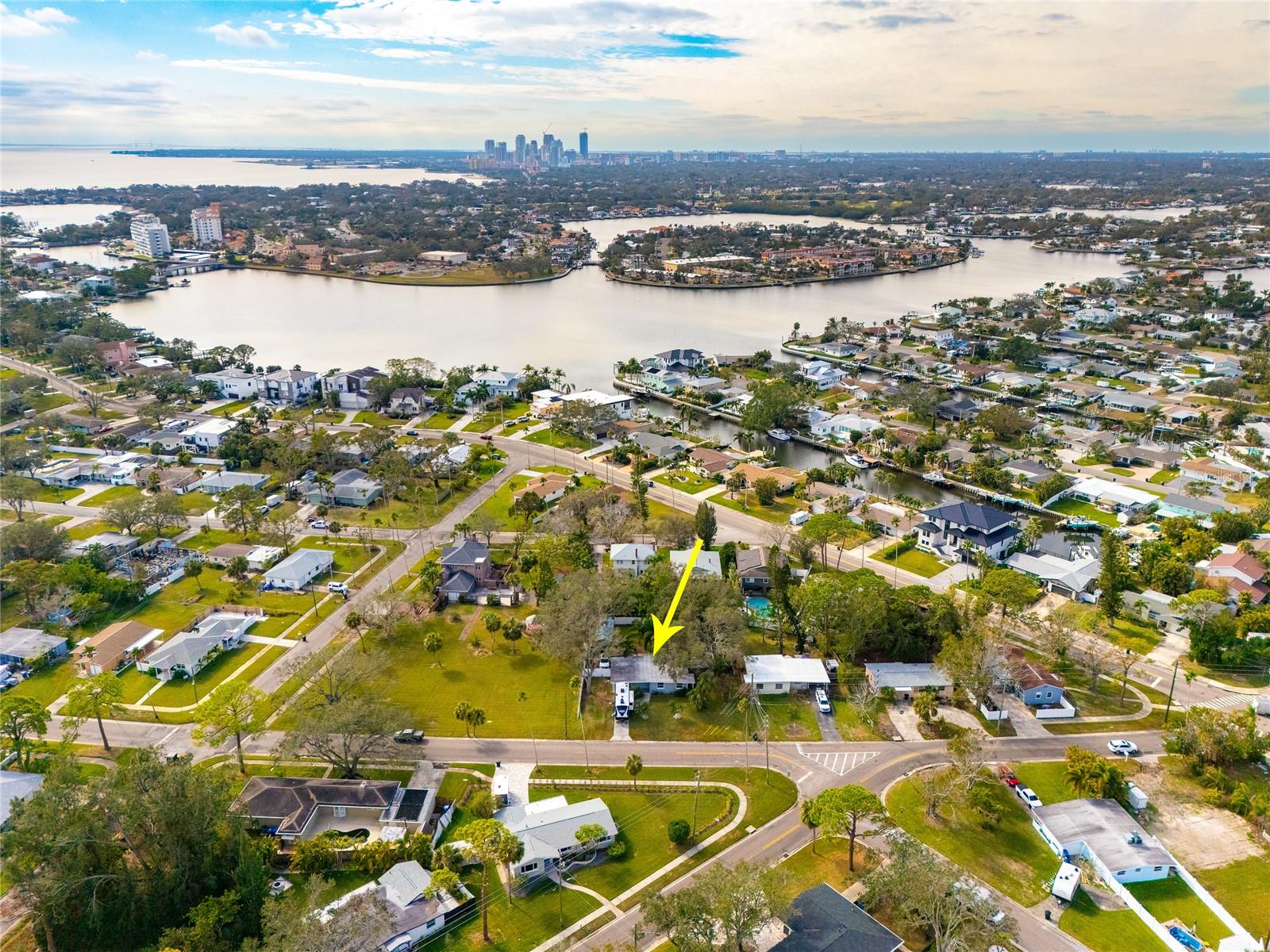 Single Family Residence em ST PETERSBURG, FL - Daniel Dourado