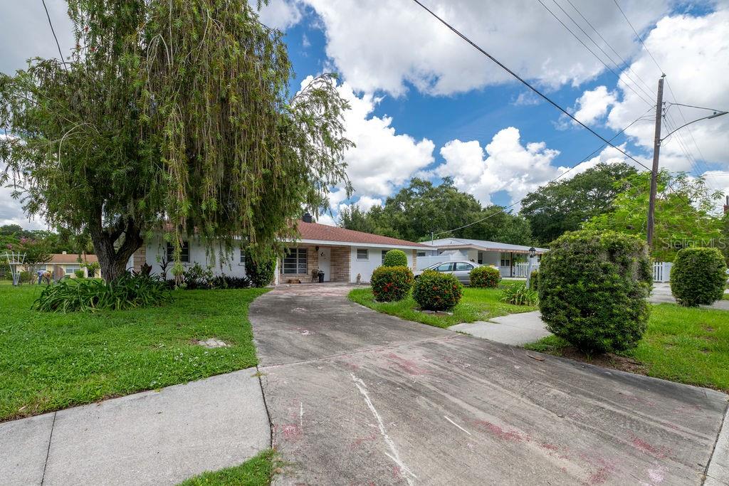 Single Family Residence in SARASOTA, FL - Daniel Dourado