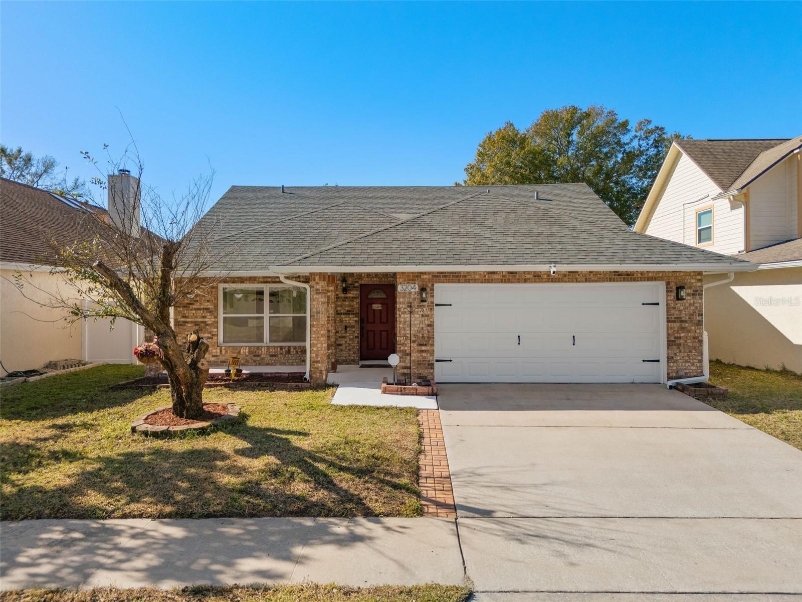 Single Family Residence in ORLANDO, FL - Daniel Dourado