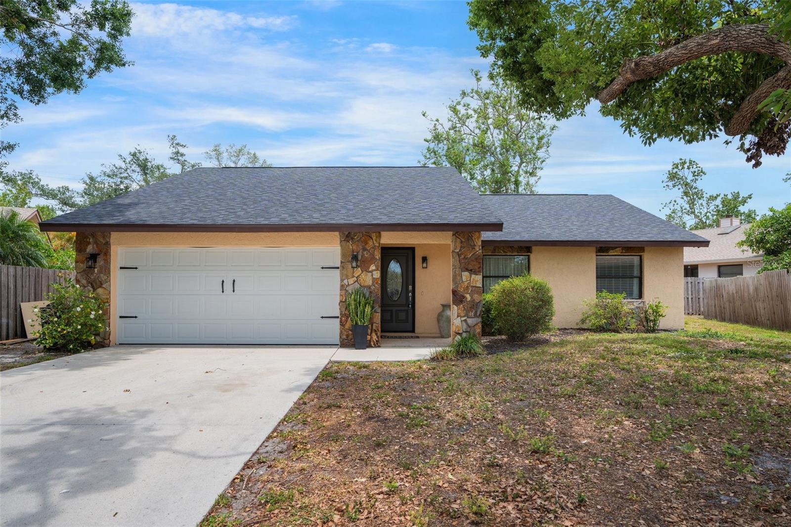 Single Family Residence in SARASOTA, FL - Daniel Dourado