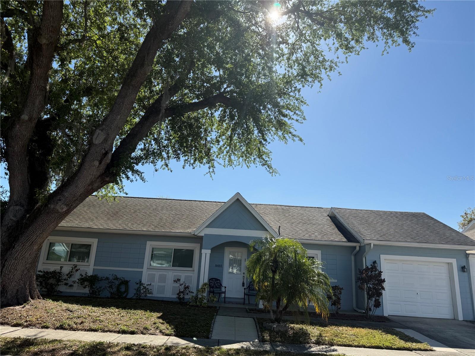 Single Family Residence in ORLANDO, FL - Daniel Dourado