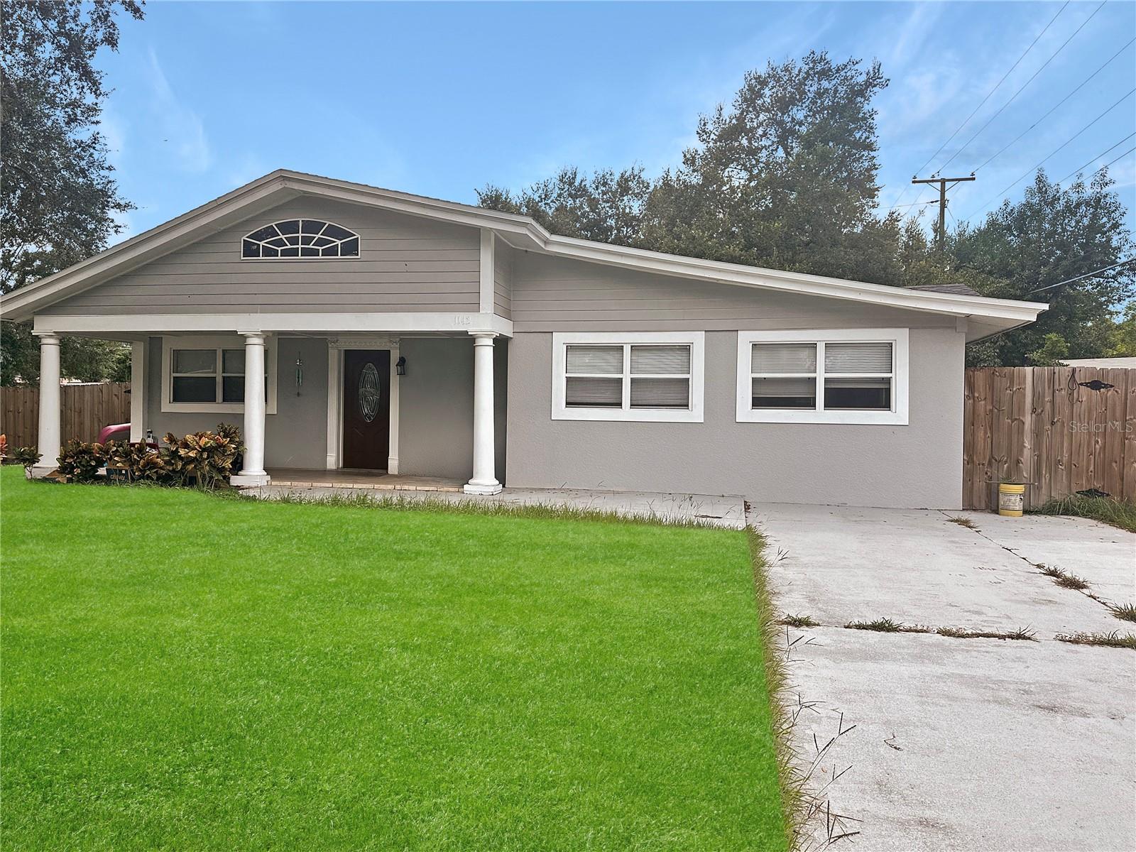 Single Family Residence in ORLANDO, FL - Daniel Dourado