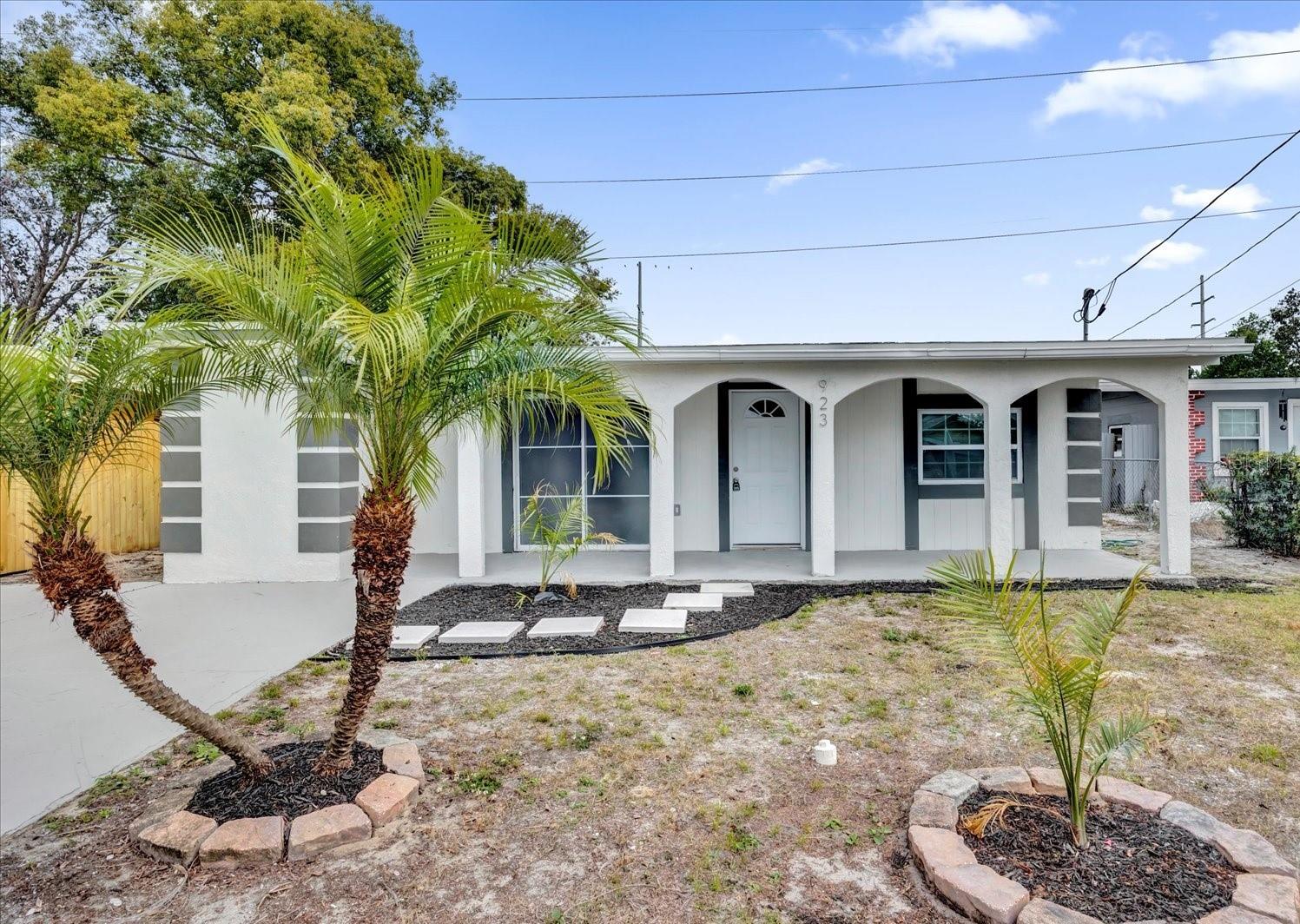 Single Family Residence in ORLANDO, FL - Daniel Dourado