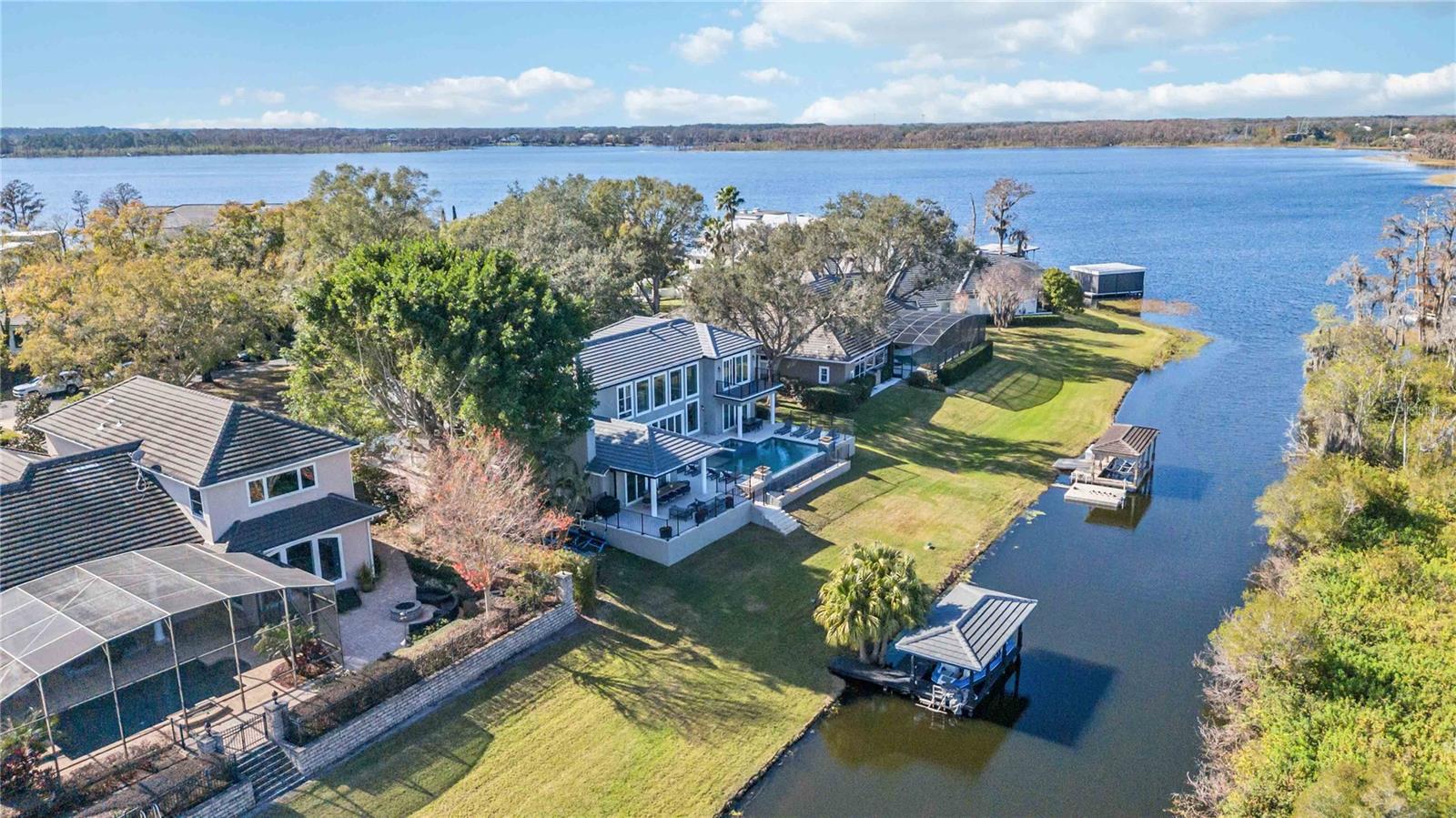 Single Family Residence in ORLANDO, FL - Daniel Dourado