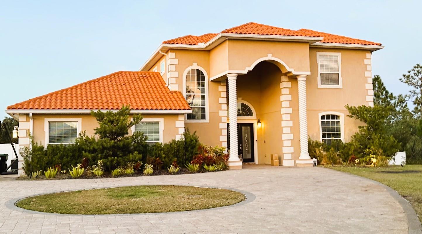 Single Family Residence in ORLANDO, FL - Daniel Dourado