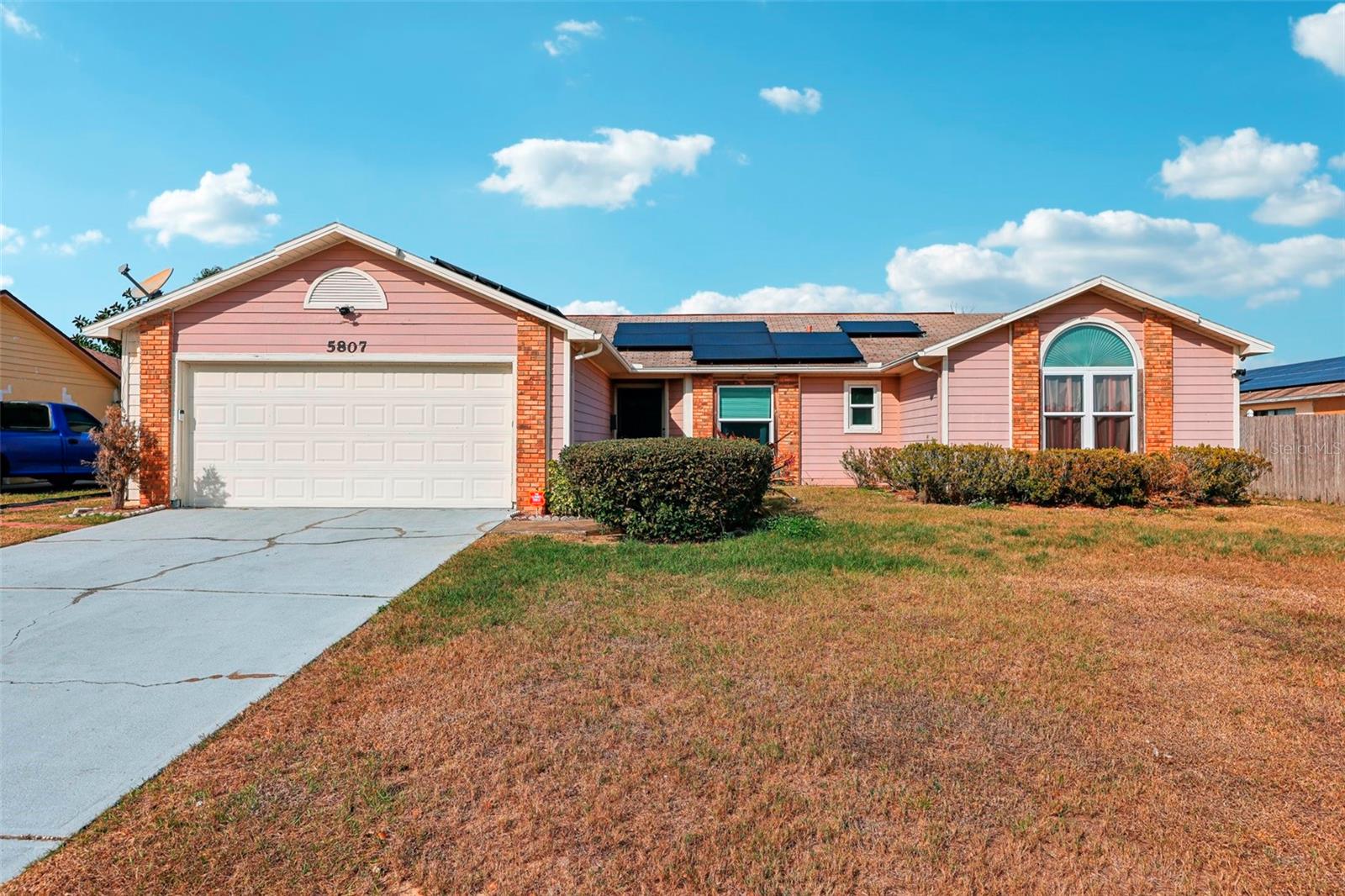 Single Family Residence in ORLANDO, FL - Daniel Dourado