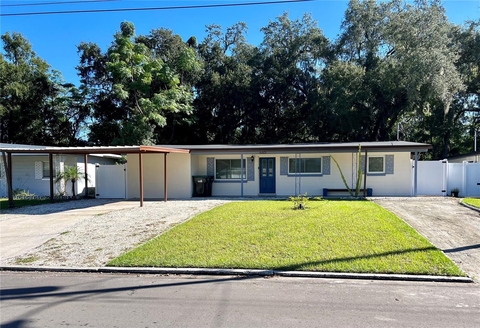 Single Family Residence in ORLANDO, FL - Daniel Dourado