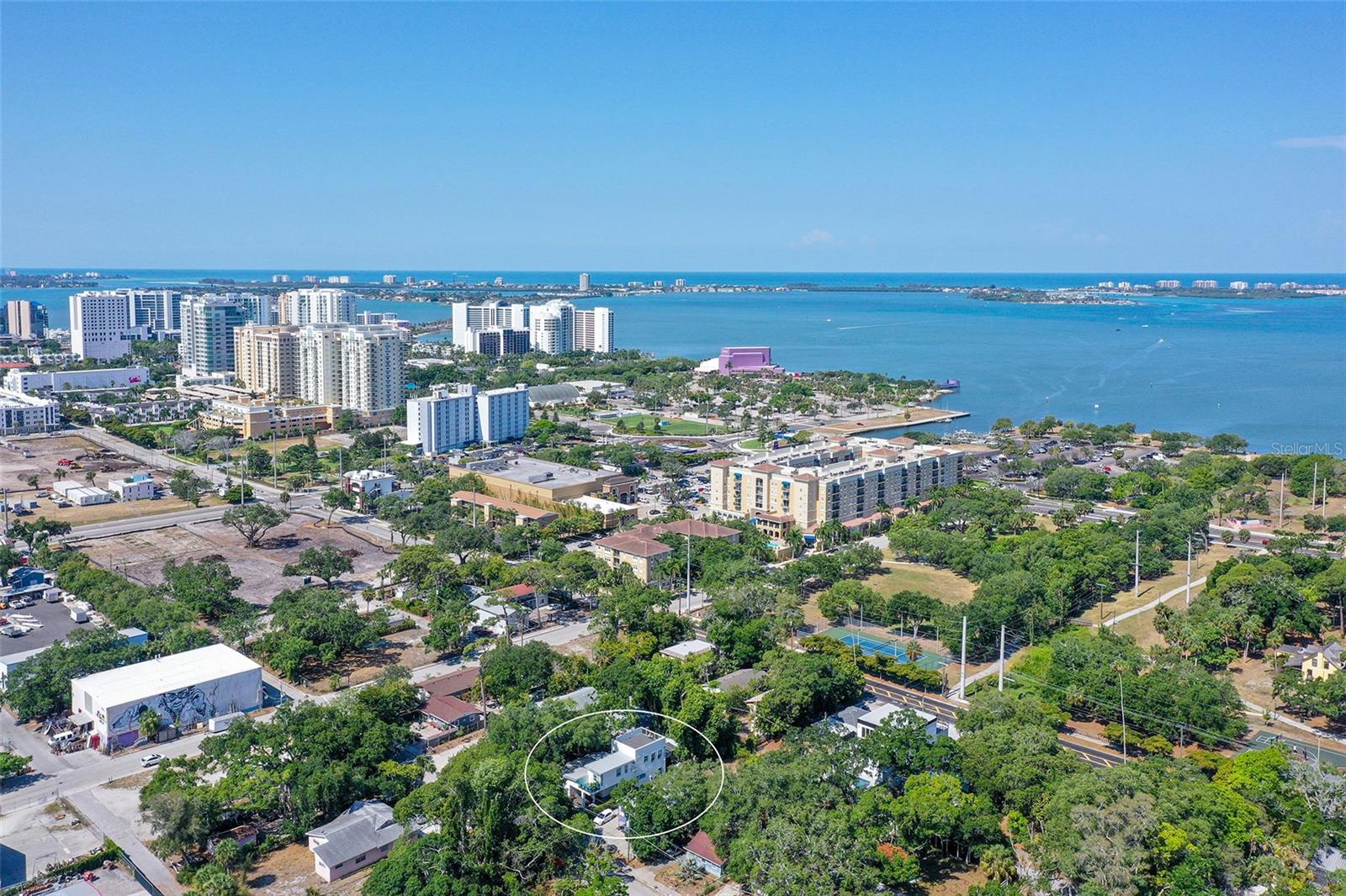 Single Family Residence in SARASOTA, FL - Daniel Dourado