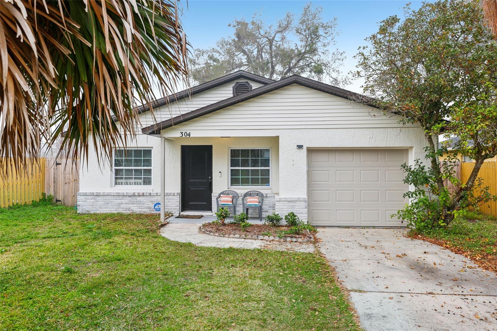 Single Family Residence in ORLANDO, FL - Daniel Dourado