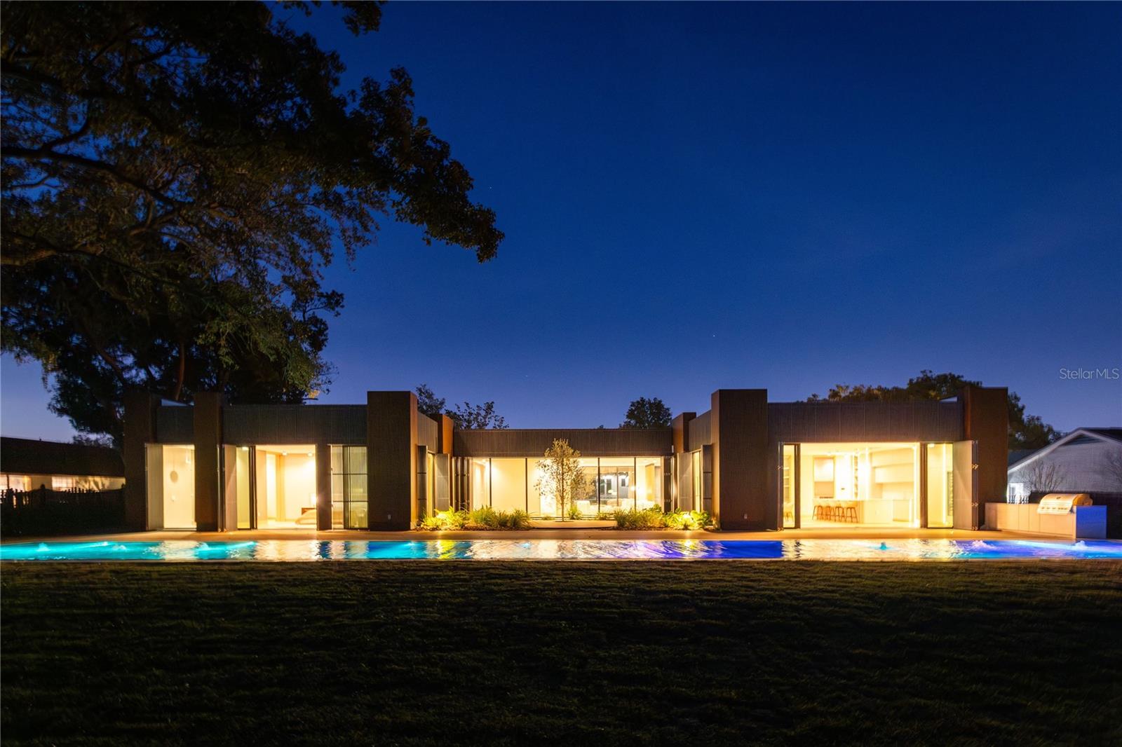 Single Family Residence in ORLANDO, FL - Daniel Dourado