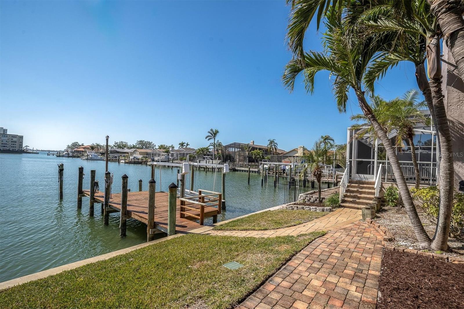 Single Family Residence em GULFPORT, FL - Daniel Dourado