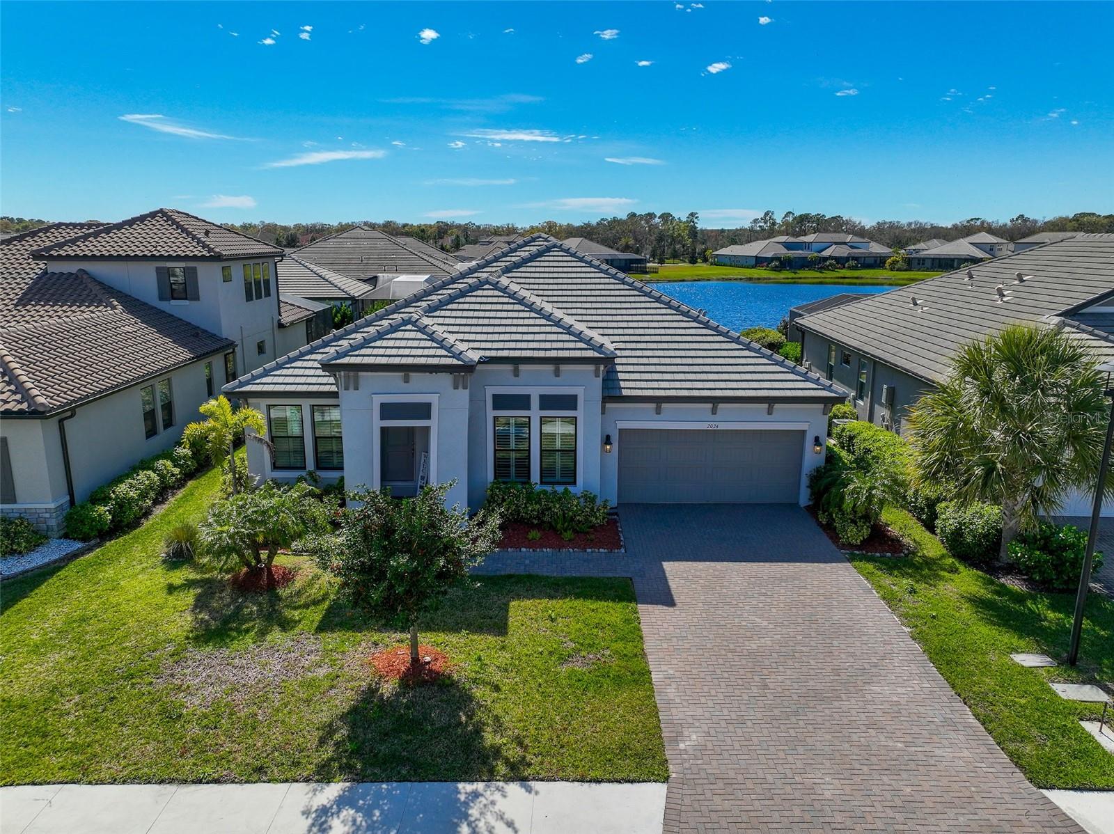 Single Family Residence in BRADENTON, FL - Daniel Dourado