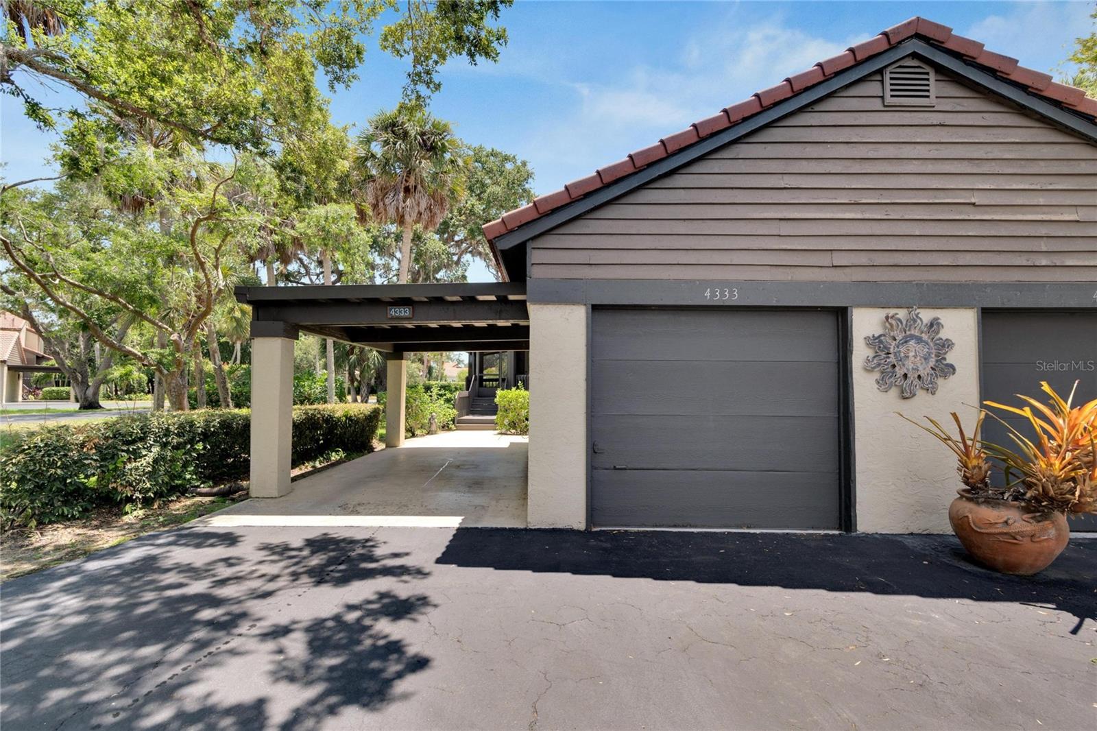 Condominium in SARASOTA, FL - Daniel Dourado