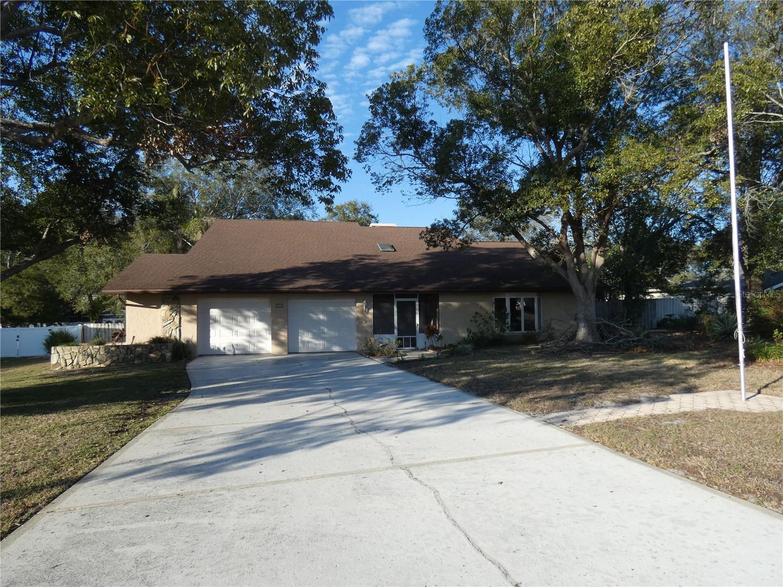 Single Family Residence em WEEKI WACHEE, FL - Daniel Dourado
