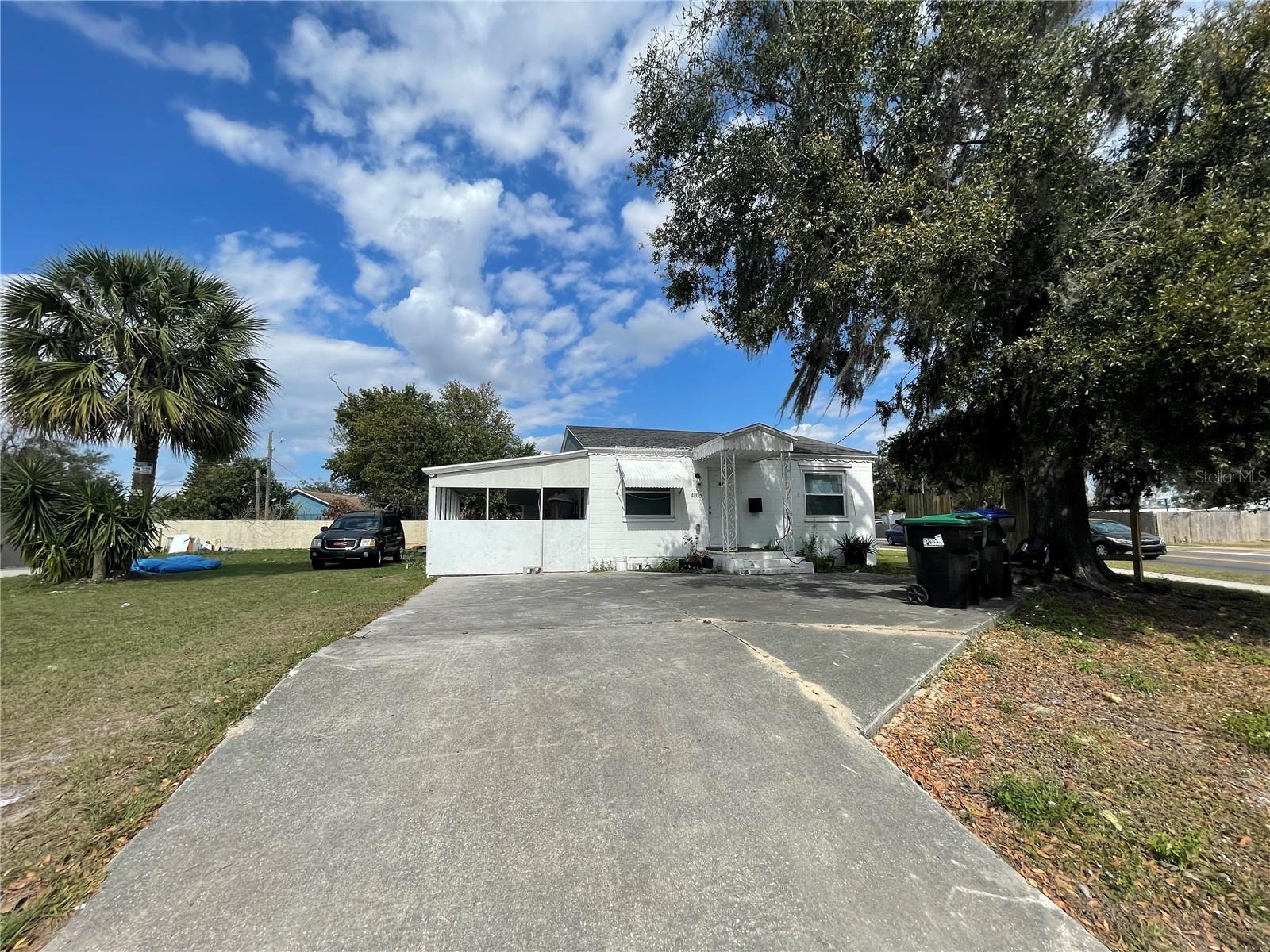 Single Family Residence in ORLANDO, FL - Daniel Dourado