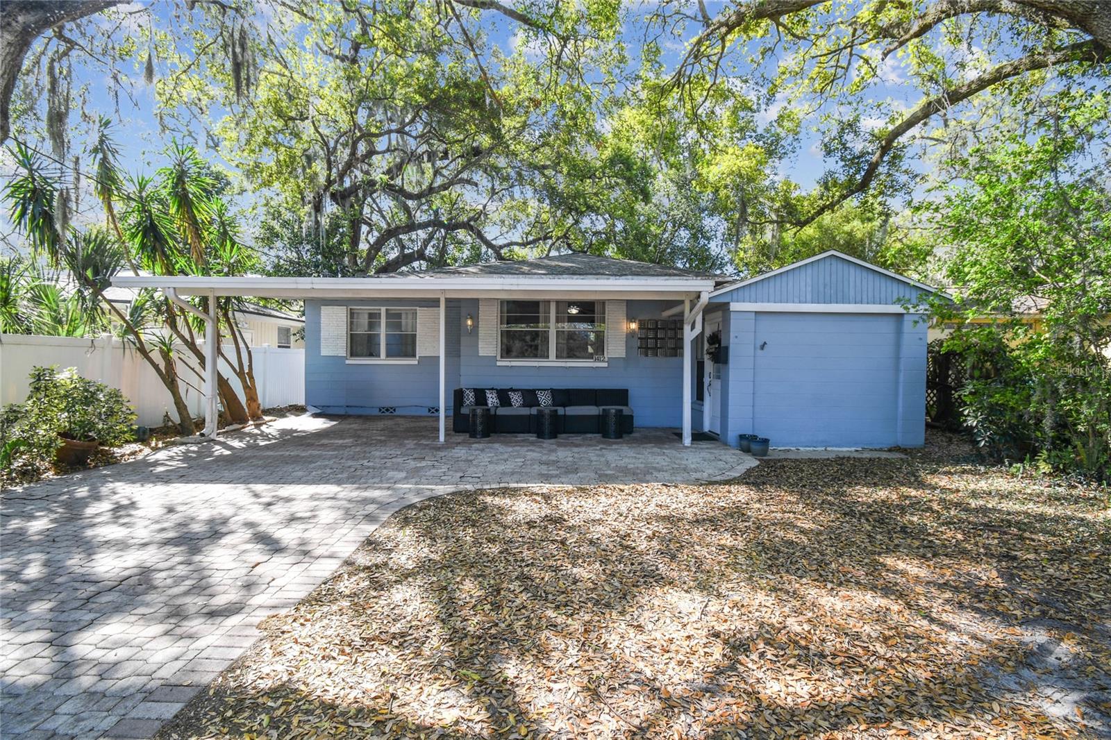 Single Family Residence in ORLANDO, FL - Daniel Dourado