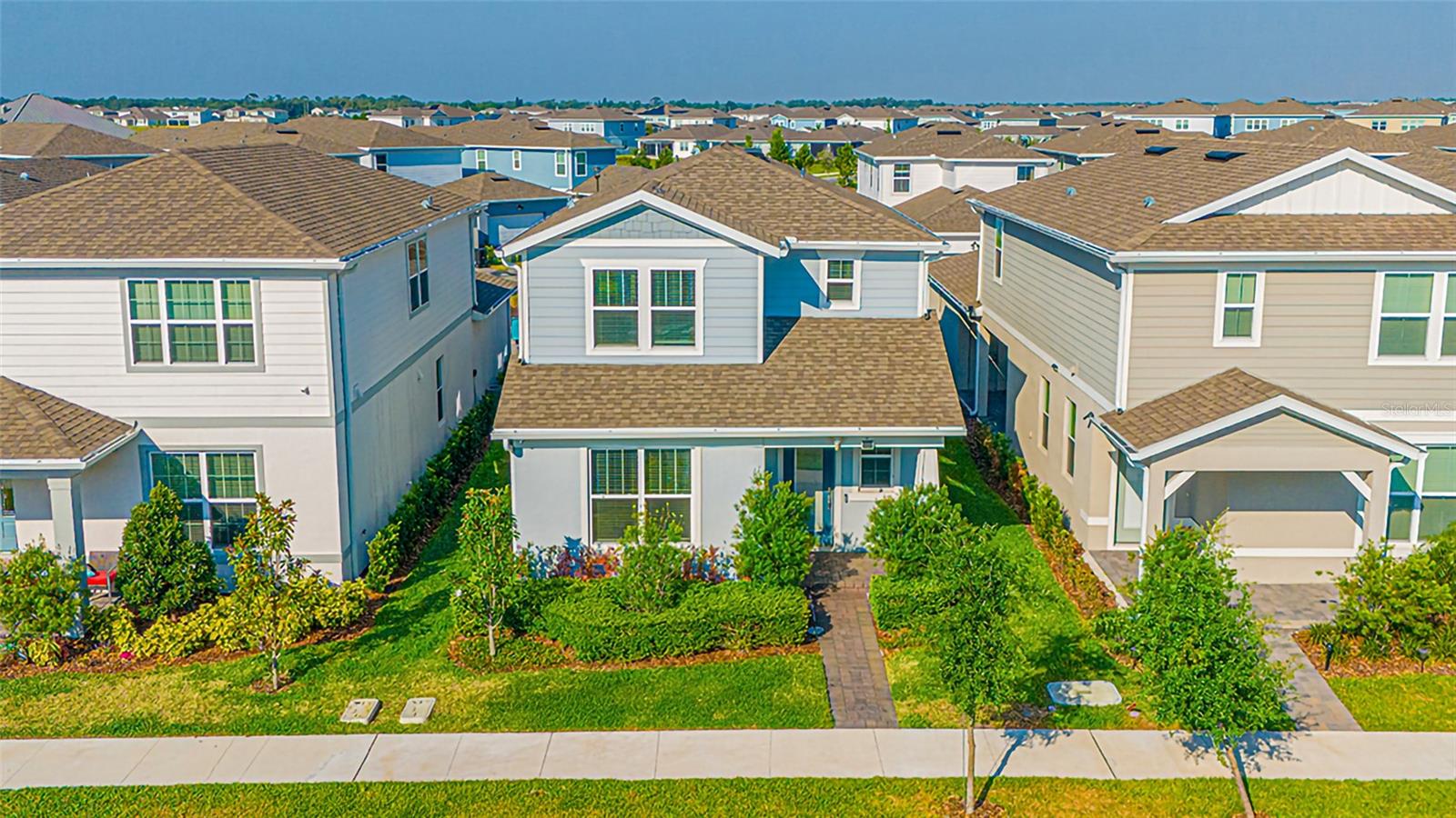 Single Family Residence in ORLANDO, FL - Daniel Dourado