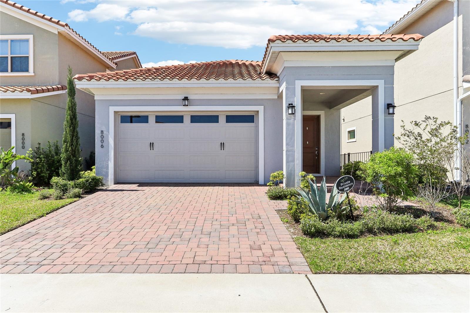 Single Family Residence in ORLANDO, FL - Daniel Dourado