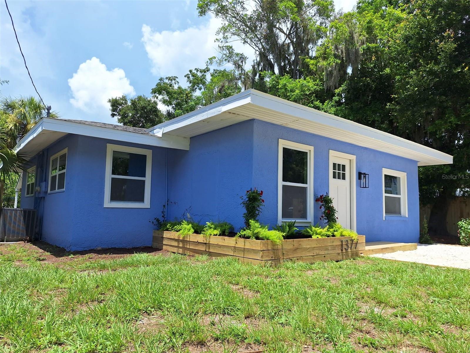 Single Family Residence in SARASOTA, FL - Daniel Dourado