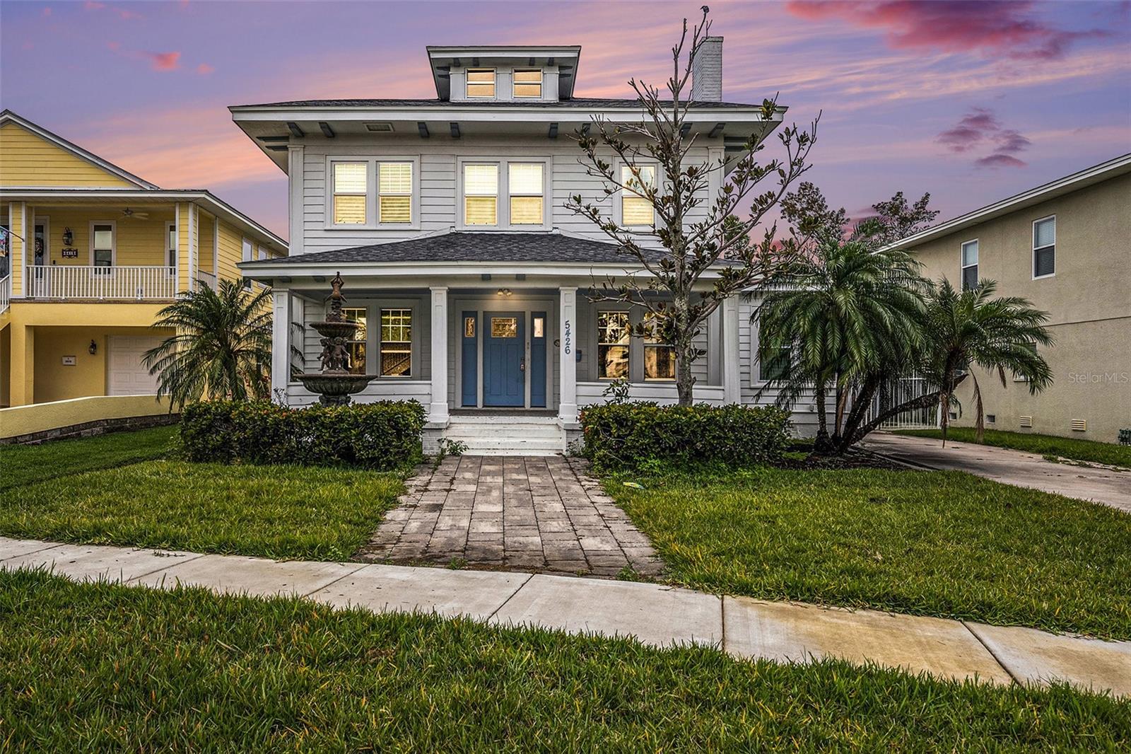 Single Family Residence in ST PETERSBURG, FL - Daniel Dourado