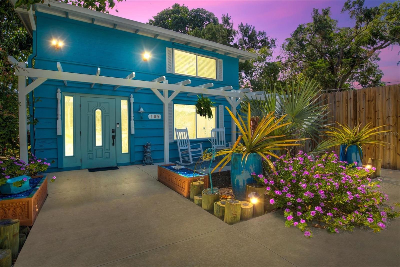 Single Family Residence in SARASOTA, FL - Daniel Dourado