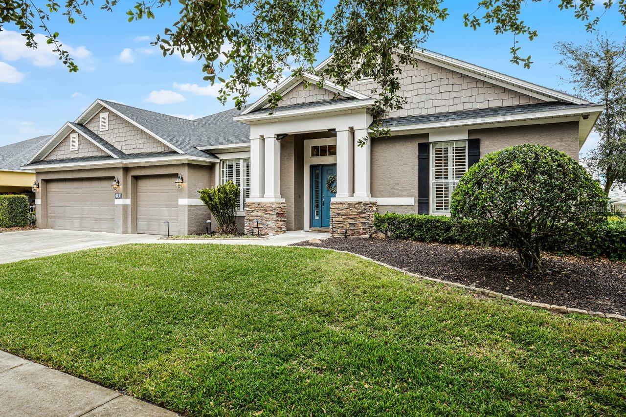 Single Family Residence in OAKLAND, FL - Daniel Dourado