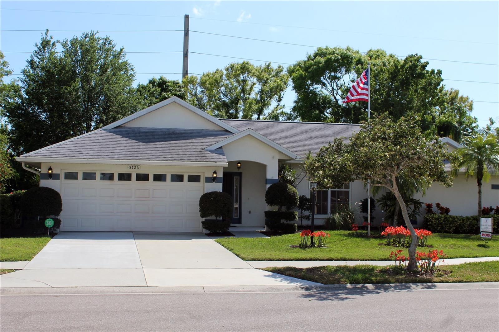 Single Family Residence in SARASOTA, FL - Daniel Dourado