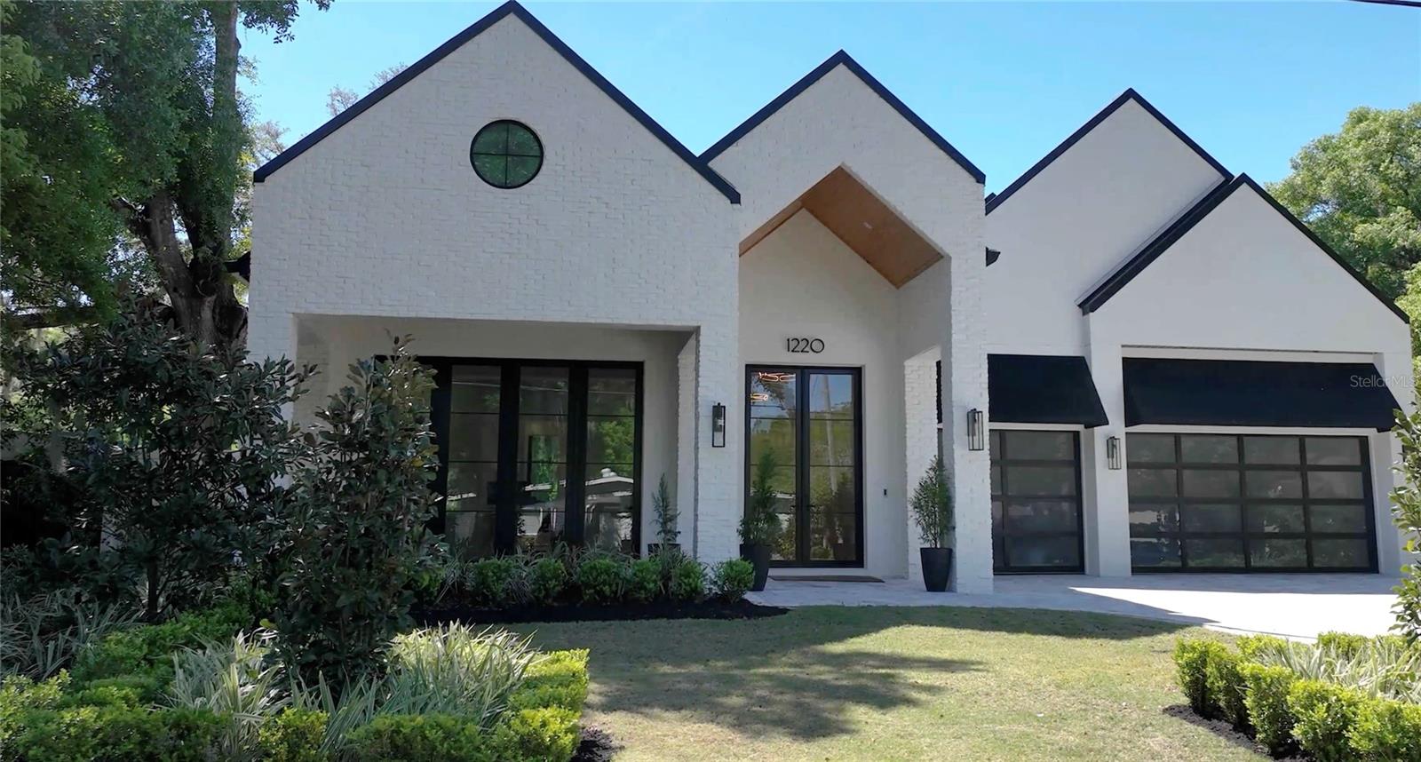 Single Family Residence in ORLANDO, FL - Daniel Dourado