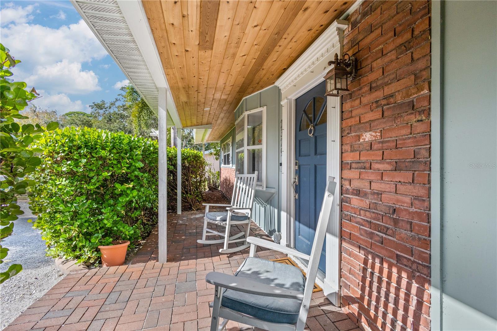 Single Family Residence in SARASOTA, FL - Daniel Dourado