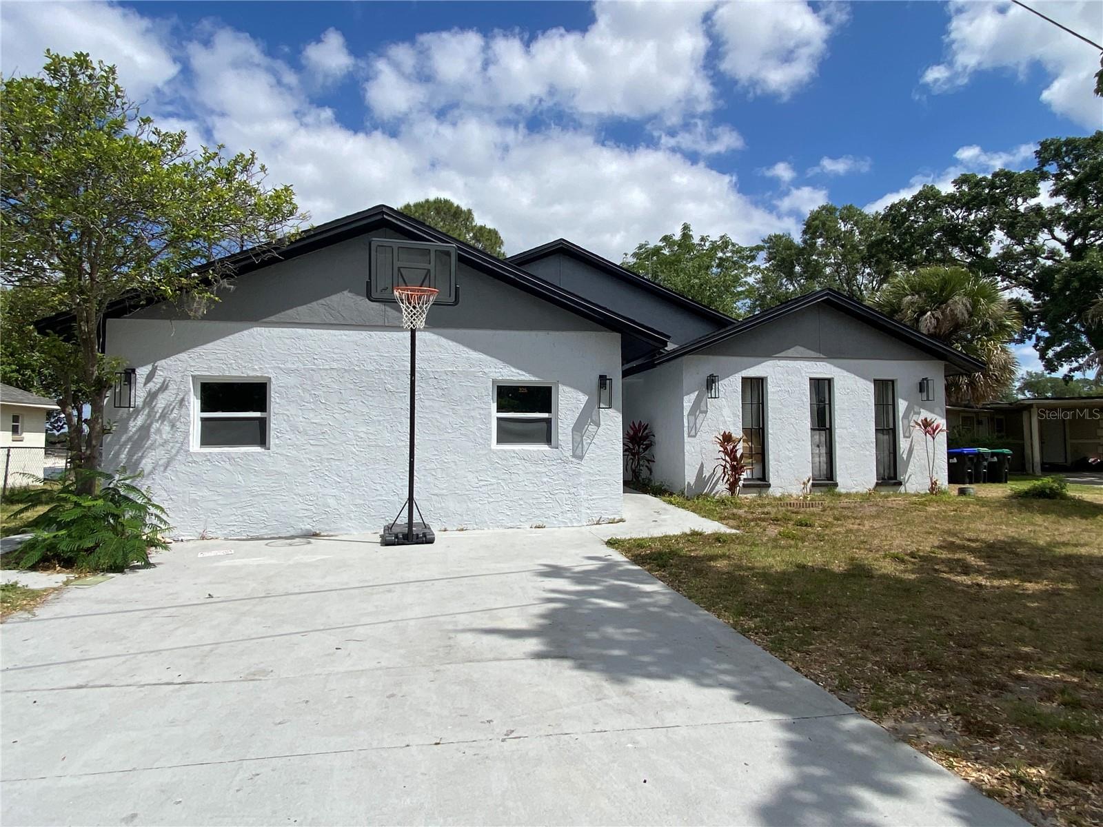 Single Family Residence in ORLANDO, FL - Daniel Dourado