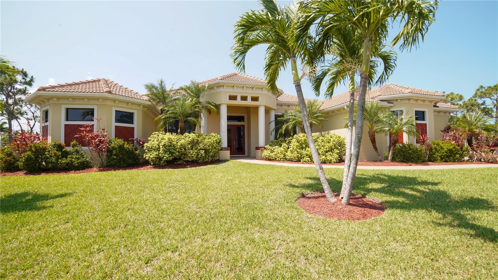 Single Family Residence em BOKEELIA, FL - Daniel Dourado