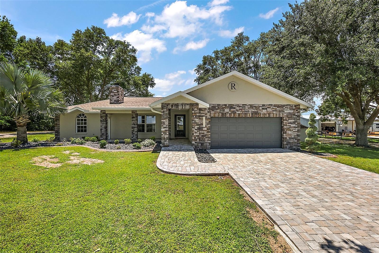 Single Family Residence in SUMMERFIELD, FL - Daniel Dourado