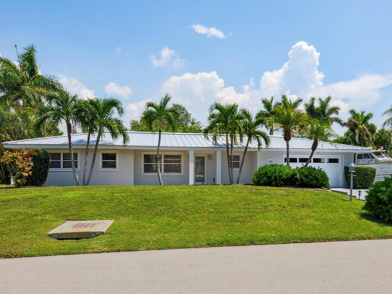 Single Family Residence in SARASOTA, FL - Daniel Dourado