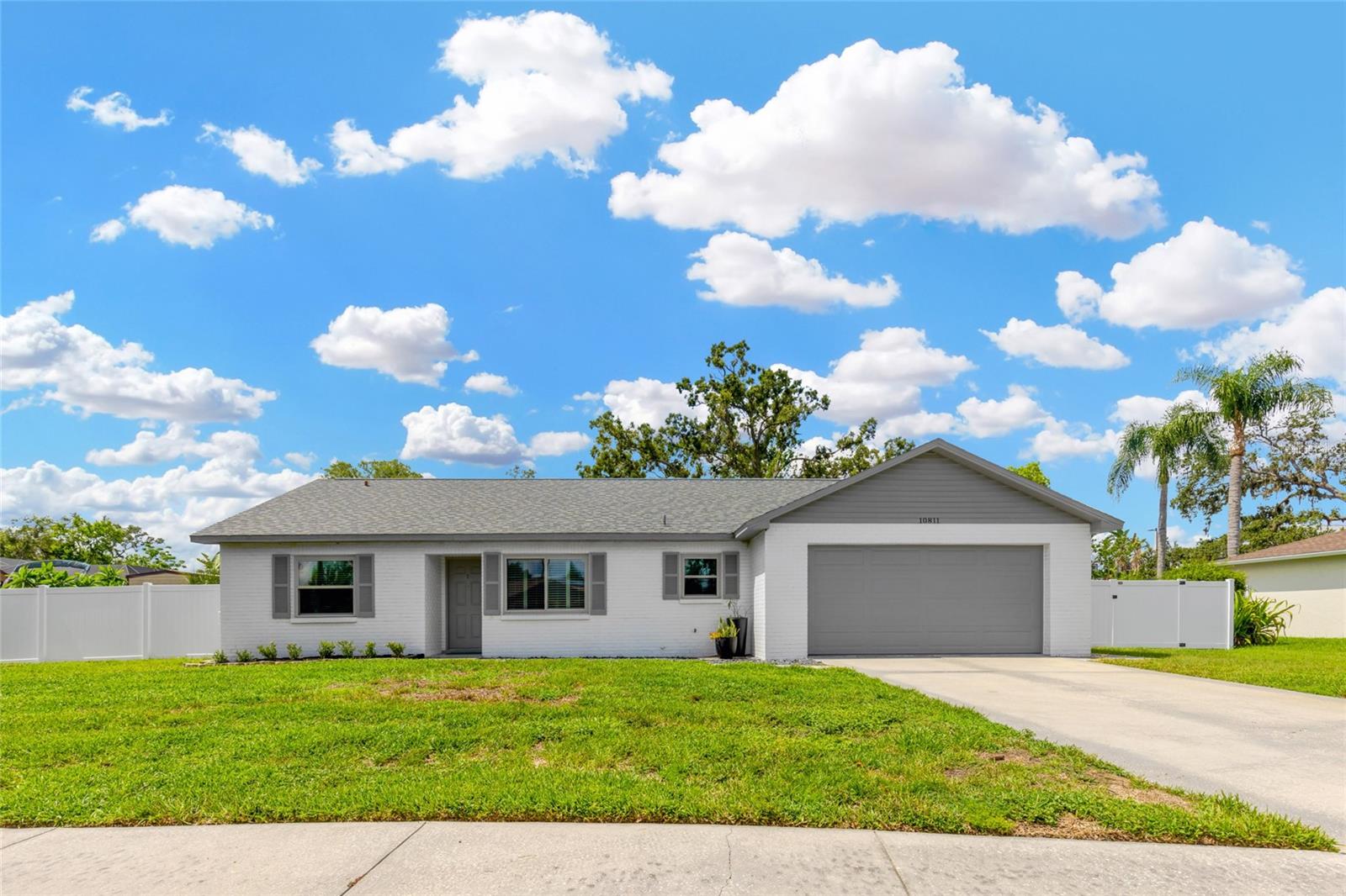 Single Family Residence in RIVERVIEW, FL - Daniel Dourado