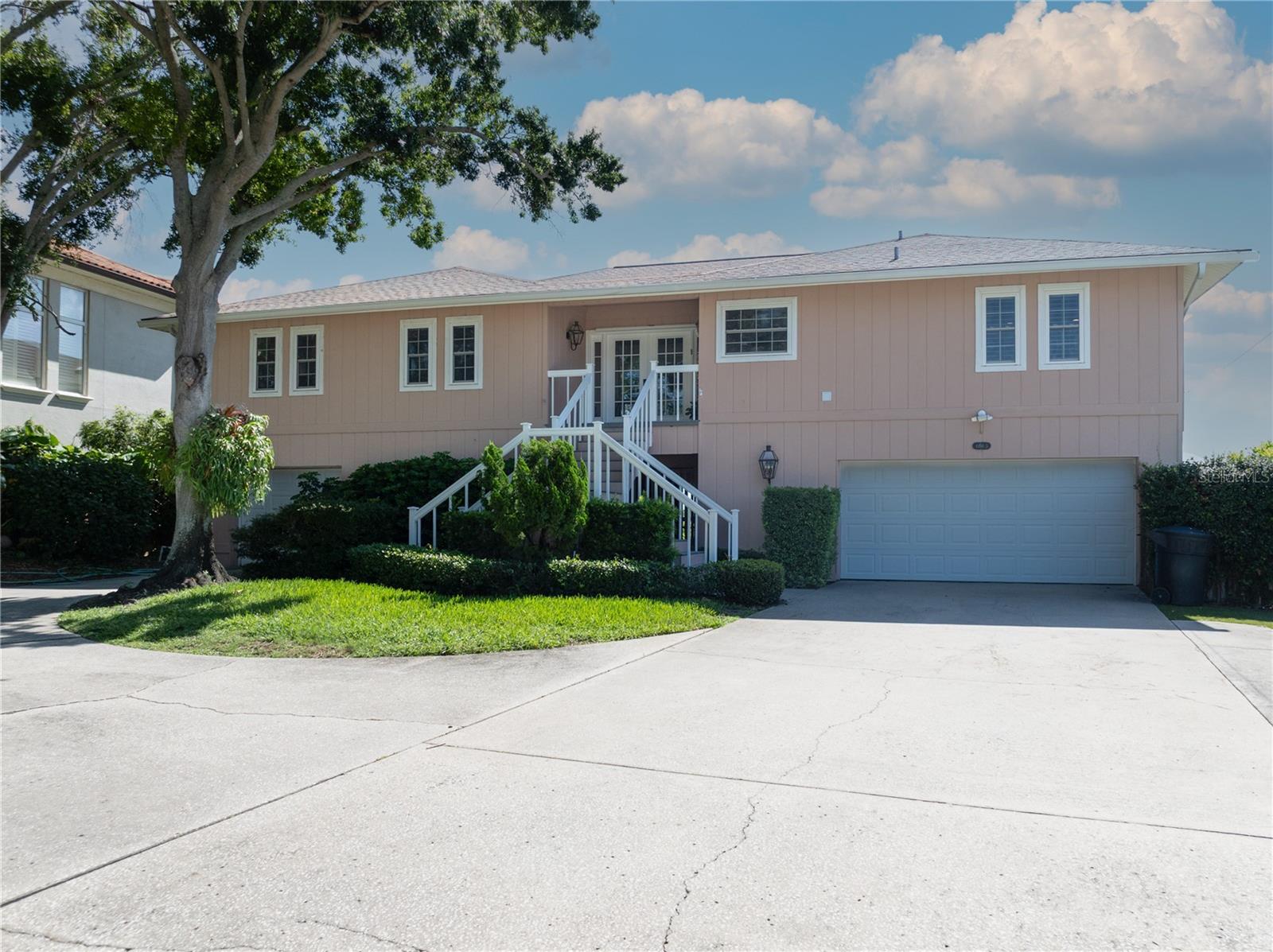 Single Family Residence em ST PETERSBURG, FL - Daniel Dourado