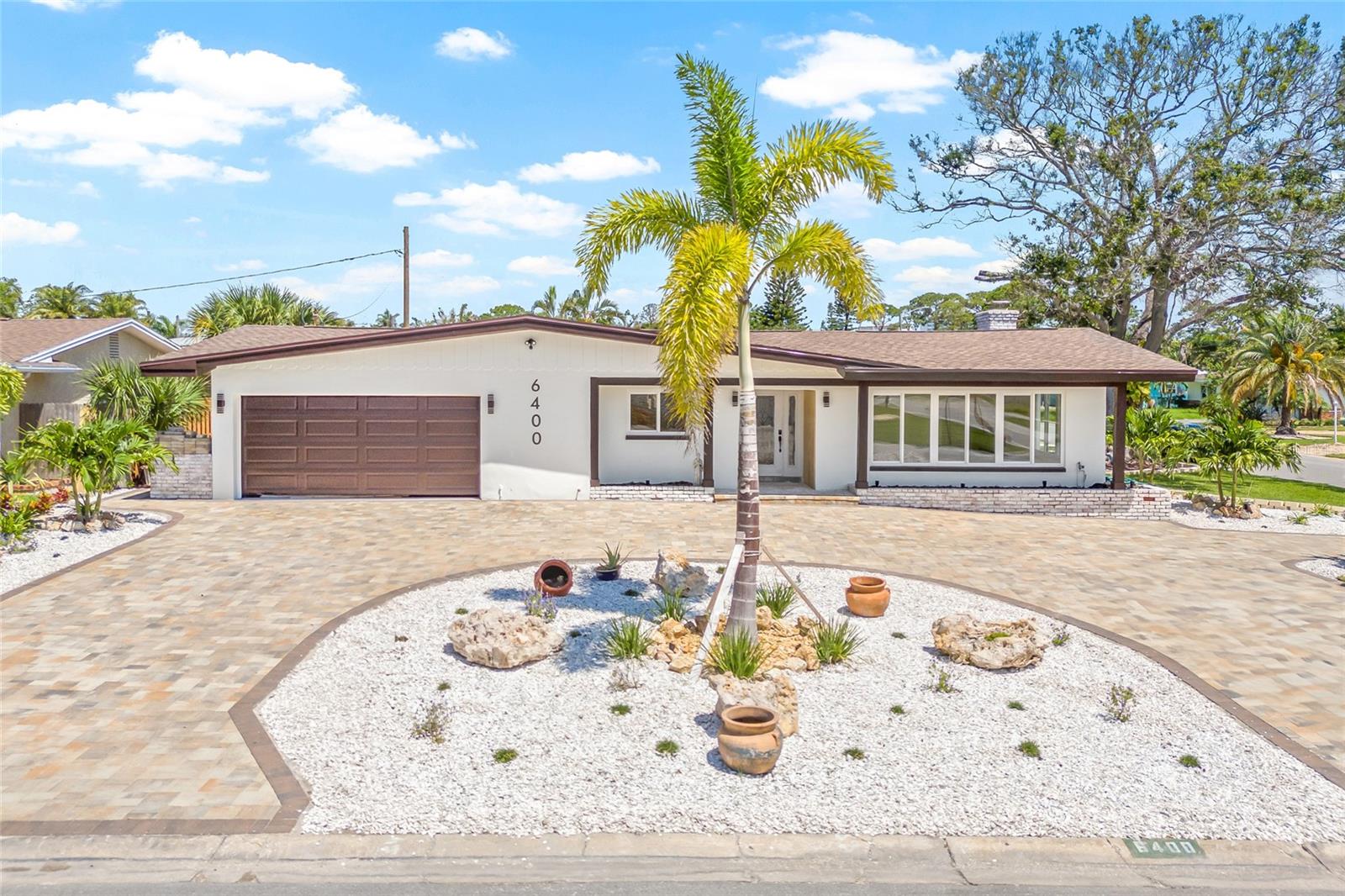 Single Family Residence em ST PETERSBURG, FL - Daniel Dourado