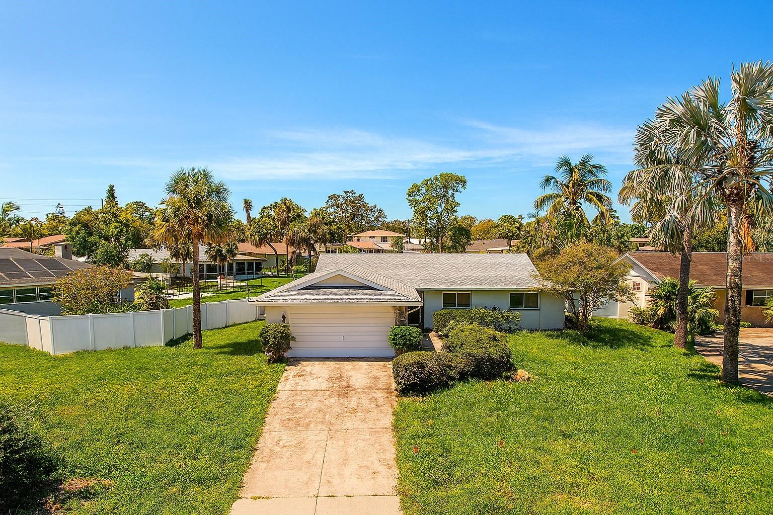 Single Family Residence em ST PETERSBURG, FL - Daniel Dourado