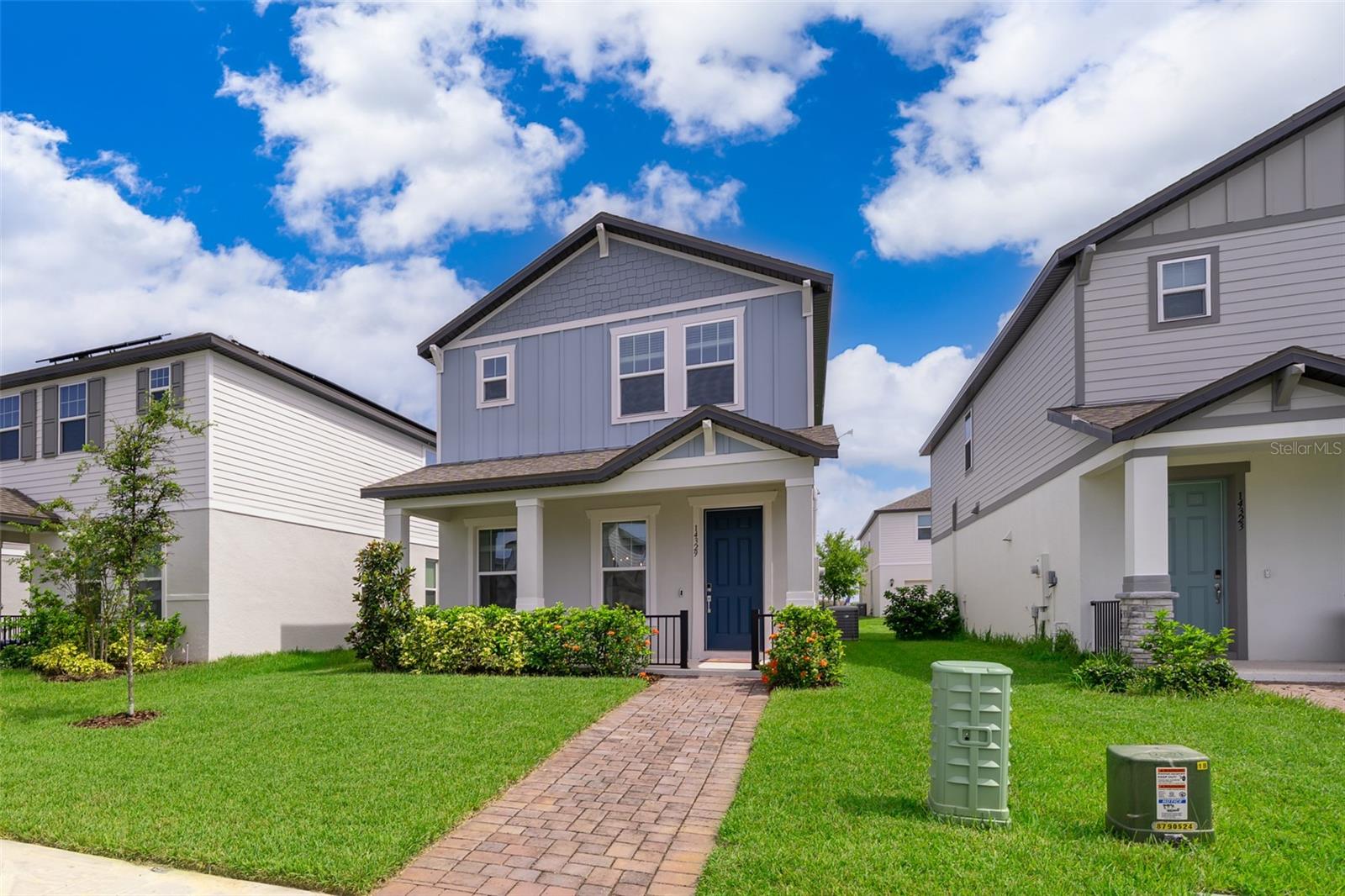 Single Family Residence in WINTER GARDEN, FL - Daniel Dourado