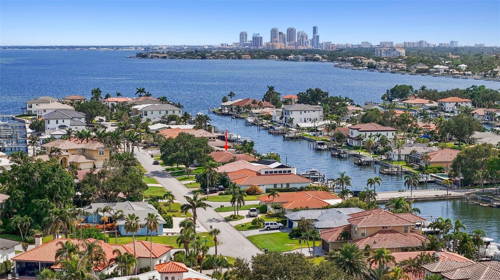 Single Family Residence em ST PETERSBURG, FL - Daniel Dourado