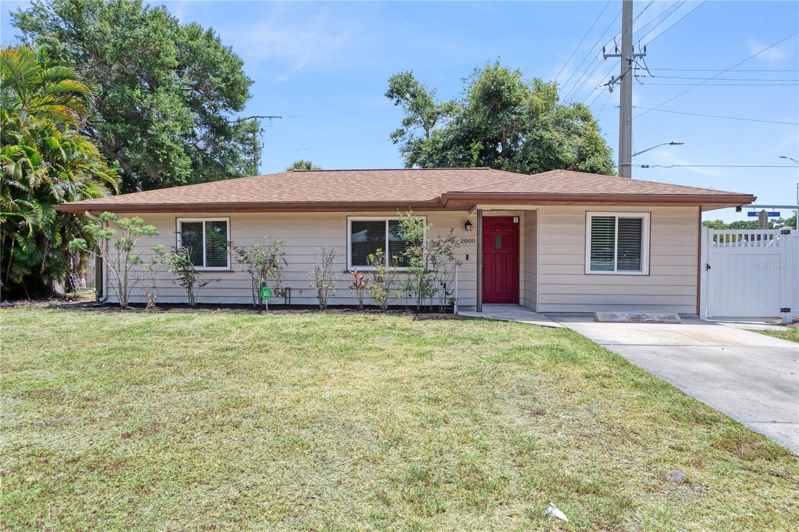 Single Family Residence in SARASOTA, FL - Daniel Dourado