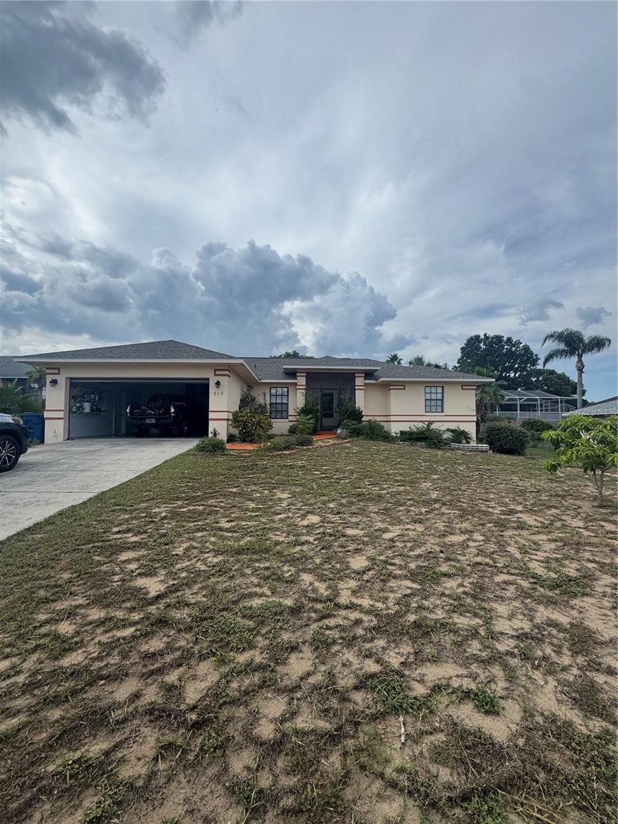 Single Family Residence in LAKE WALES, FL - Daniel Dourado